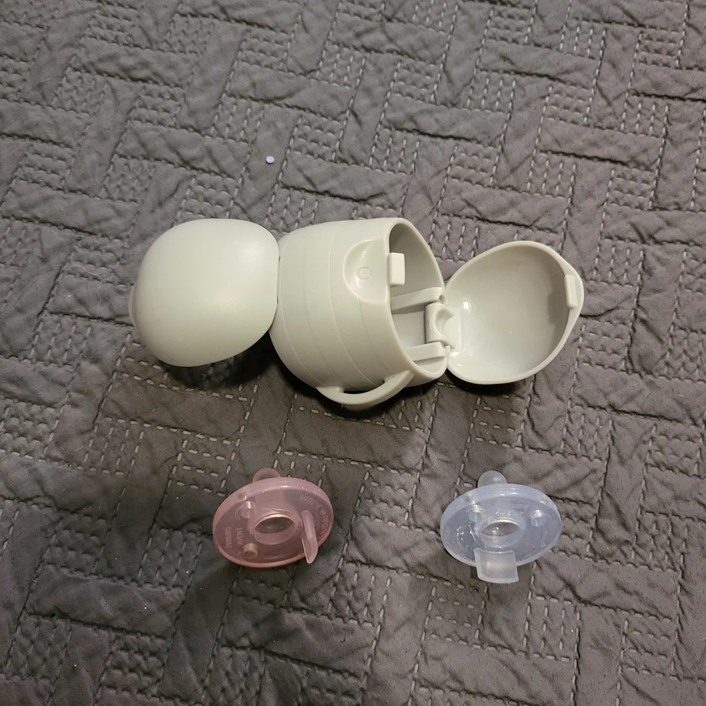 Dual Pacifier Holder - Picture 1 of 3
